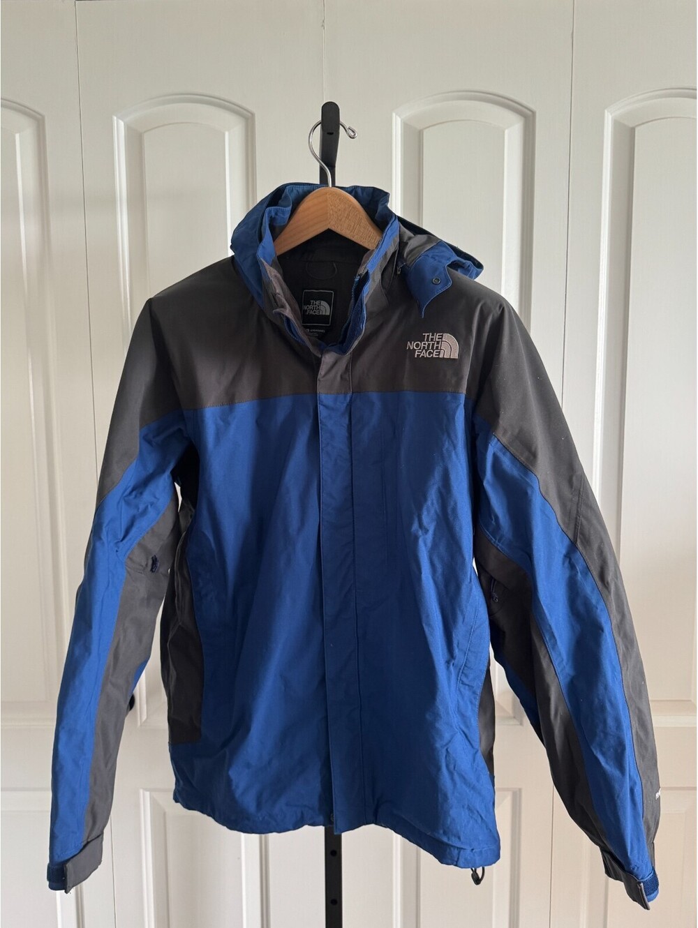 The North Face Men's M HyVent Jacket Blue Gray Hooded Shell